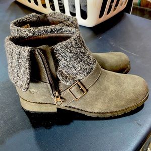 Brand new Rocket Dog size 8 women’s booties